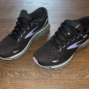 Women’s Brooks Ghost 15 Size 7